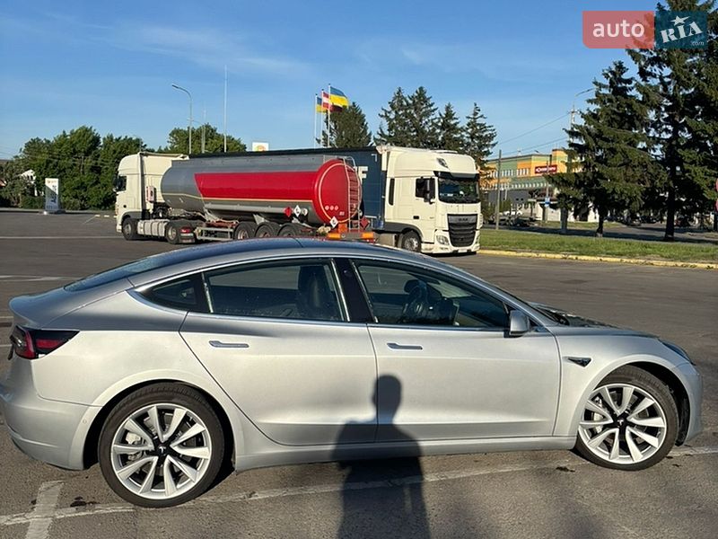 Седан Tesla Model 3 2018 в Луцке