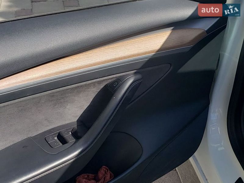 Седан Tesla Model 3 2022 в Збараже