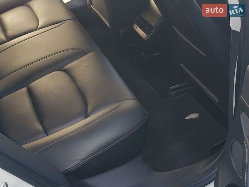 Седан Tesla Model 3 2022 в Збараже