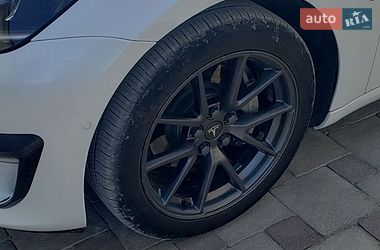 Седан Tesla Model 3 2022 в Збараже