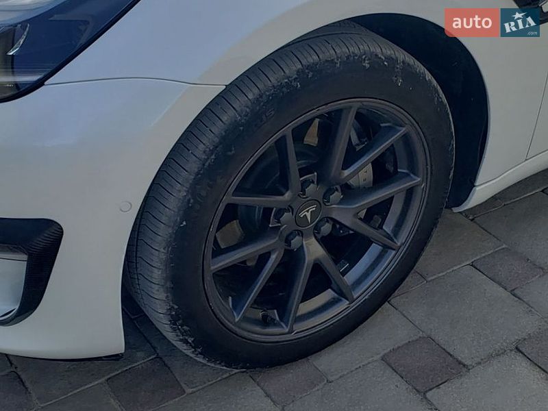 Седан Tesla Model 3 2022 в Збараже