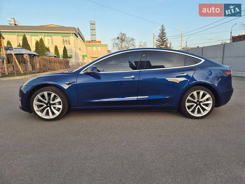 Седан Tesla Model 3 2019 в Киеве