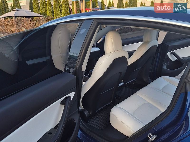 Седан Tesla Model 3 2019 в Киеве