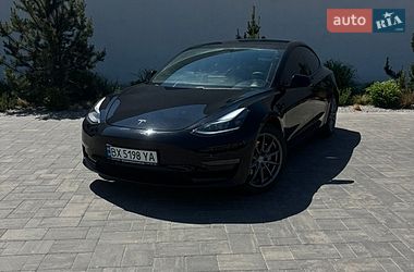 Седан Tesla Model 3 2021 в Луцке