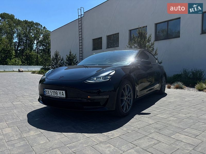Седан Tesla Model 3 2021 в Луцке