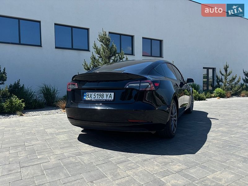 Седан Tesla Model 3 2021 в Луцке