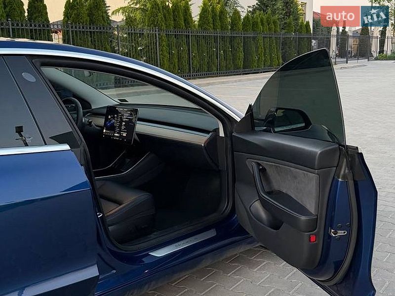 Седан Tesla Model 3 2019 в Одесі