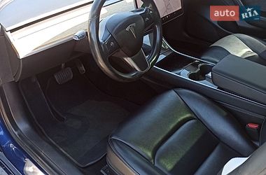 Седан Tesla Model 3 2019 в Самборі
