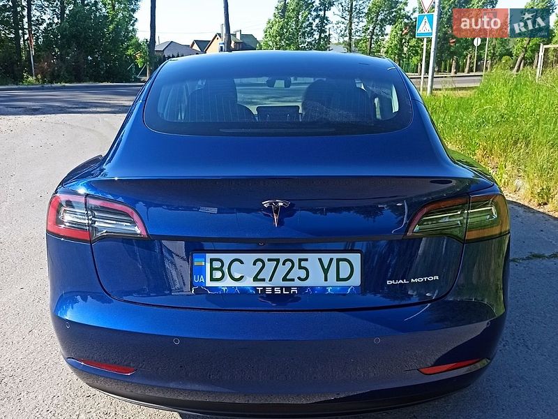 Седан Tesla Model 3 2019 в Самборі