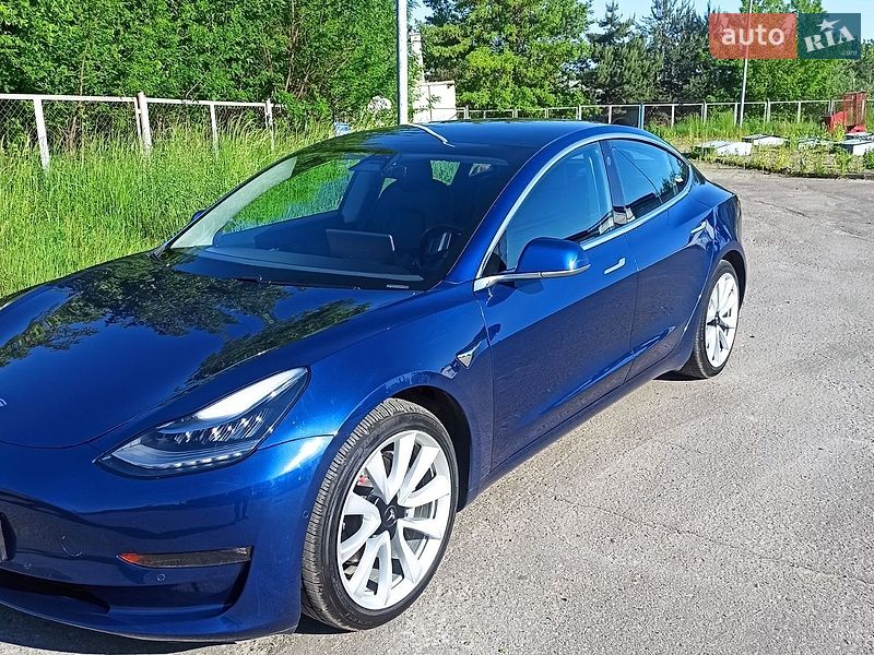 Седан Tesla Model 3 2019 в Самборі