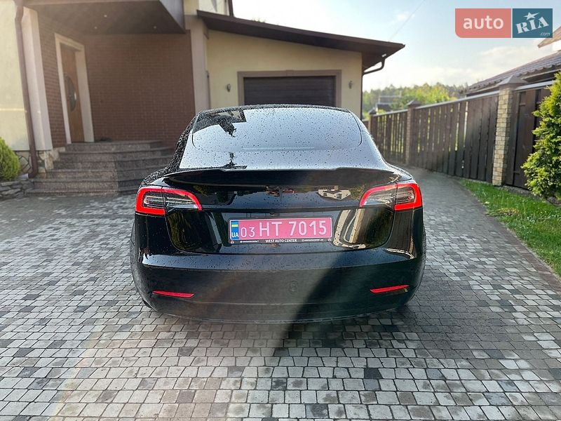 Седан Tesla Model 3 2022 в Луцке
