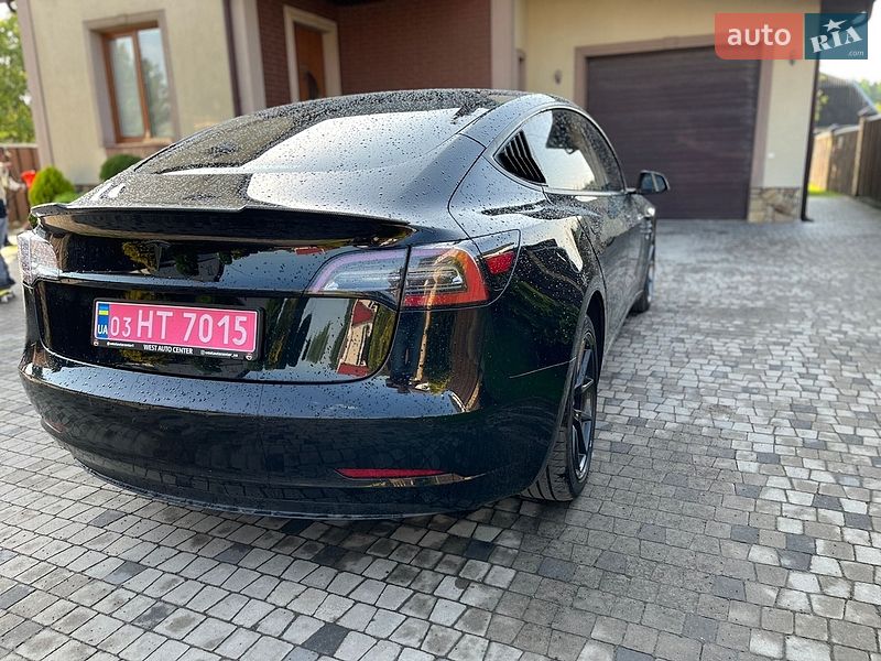 Седан Tesla Model 3 2022 в Луцке
