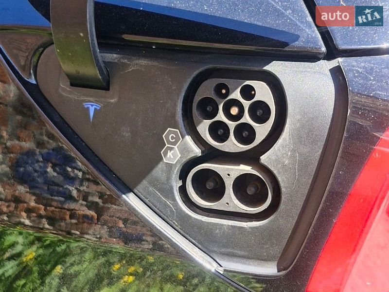 Седан Tesla Model 3 2023 в Хусті