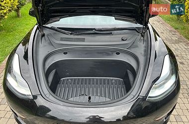 Седан Tesla Model 3 2022 в Луцке