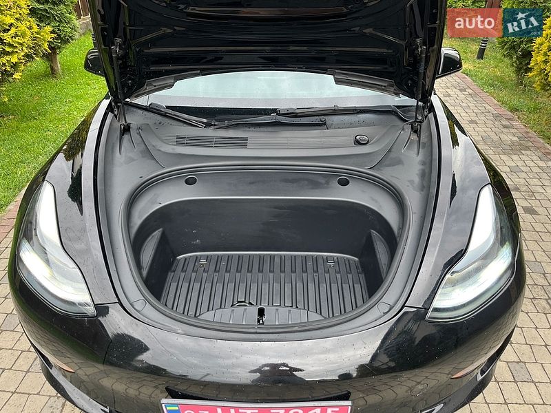 Седан Tesla Model 3 2022 в Луцке