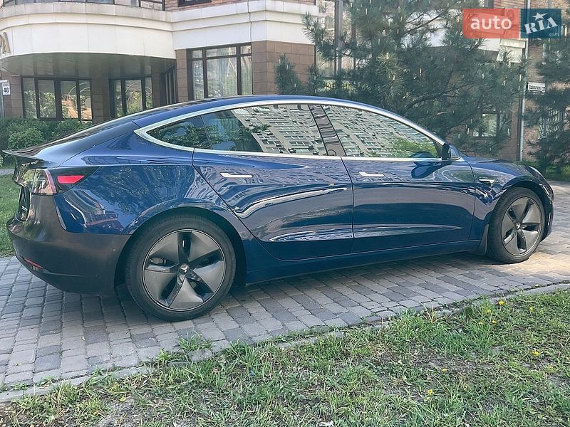 Седан Tesla Model 3 2019 в Києві