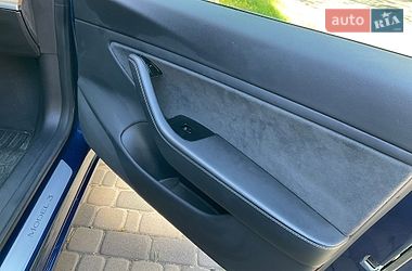 Седан Tesla Model 3 2019 в Києві