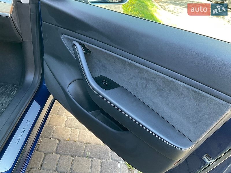 Седан Tesla Model 3 2019 в Києві