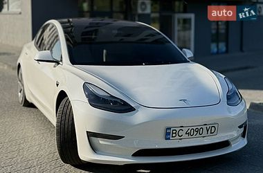 Седан Tesla Model 3 2022 в Новояворівську