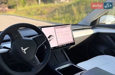Седан Tesla Model 3 2022 в Новояворівську