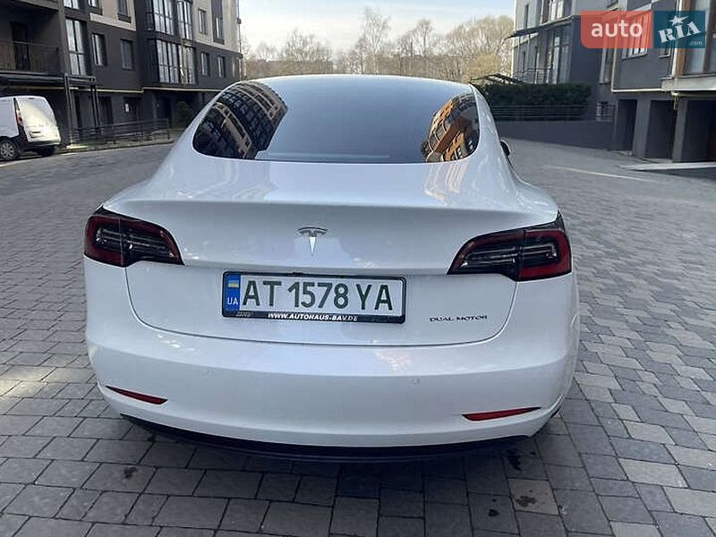 Седан Tesla Model 3 2021 в Ивано-Франковске