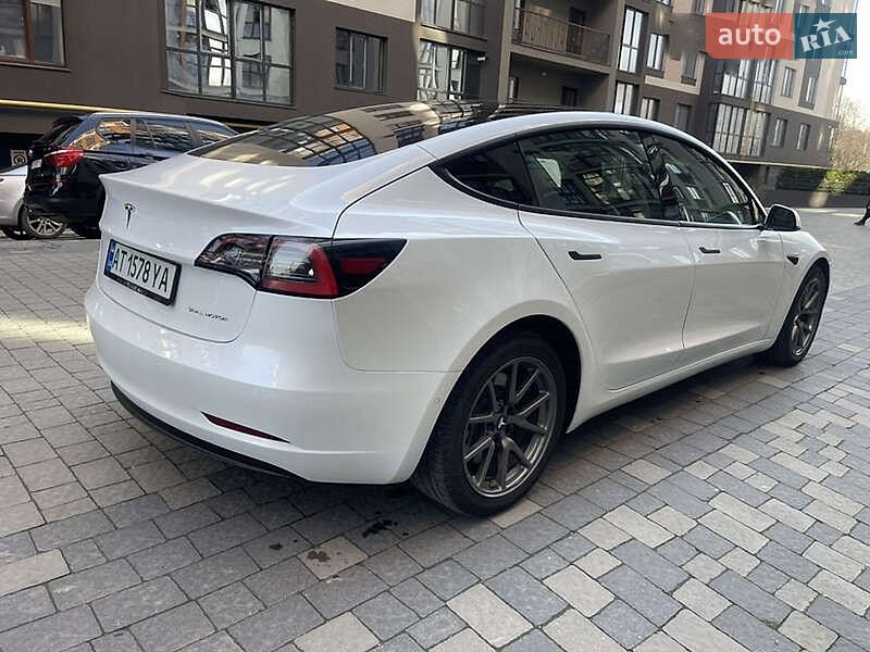 Седан Tesla Model 3 2021 в Ивано-Франковске