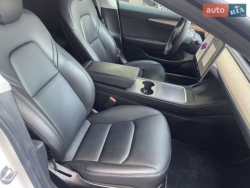 Седан Tesla Model 3 2021 в Ивано-Франковске