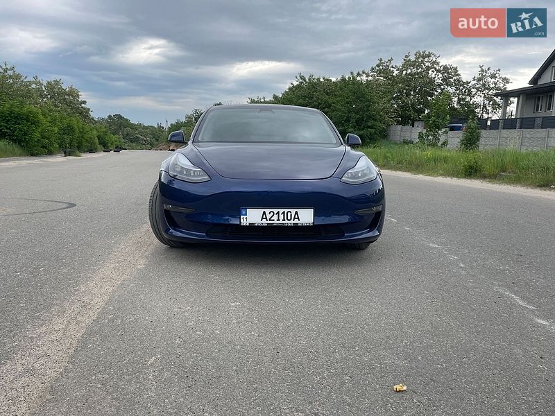 Седан Tesla Model 3 2021 в Киеве