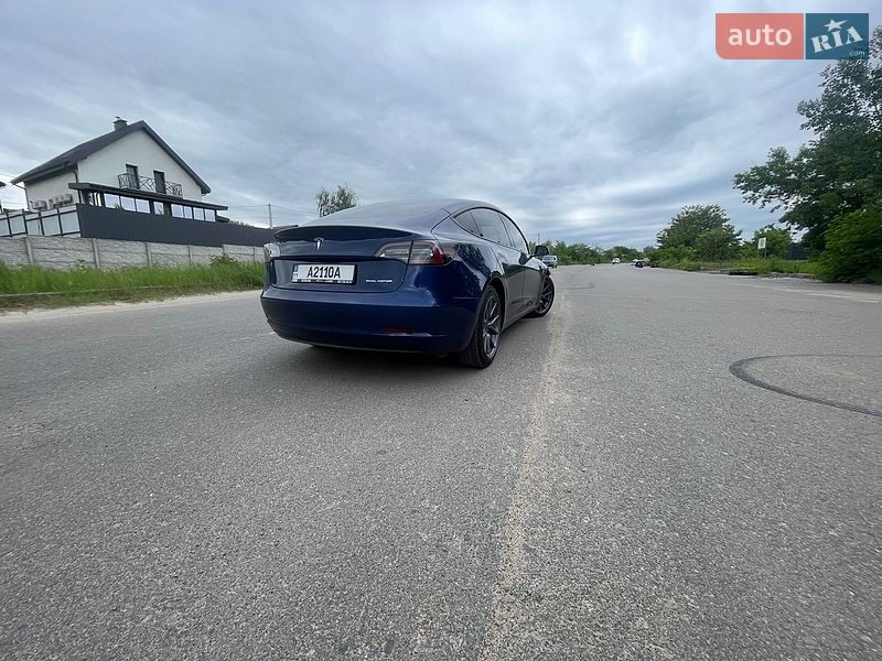 Седан Tesla Model 3 2021 в Киеве