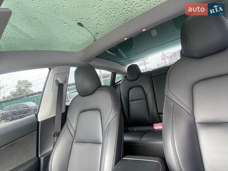 Седан Tesla Model 3 2021 в Киеве