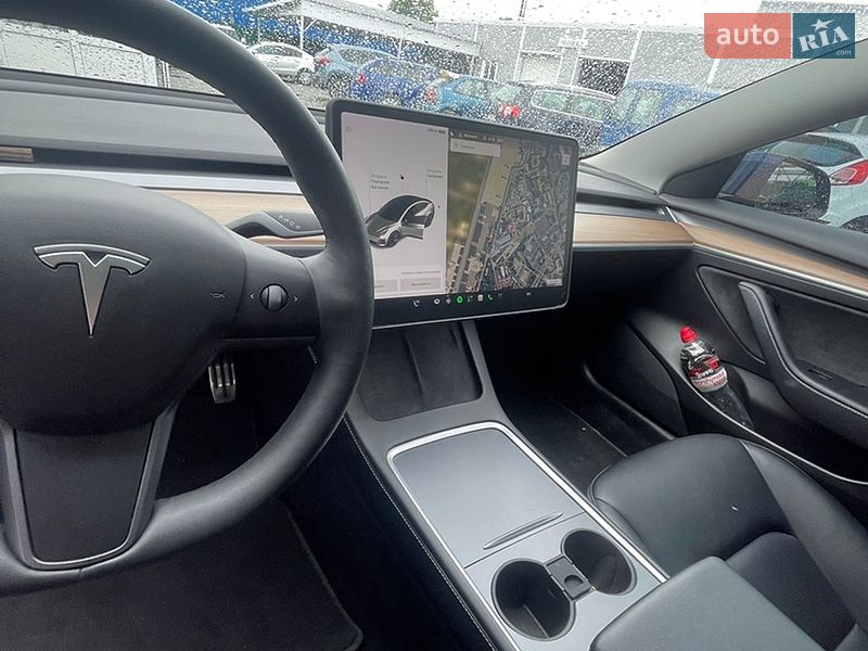 Седан Tesla Model 3 2021 в Киеве