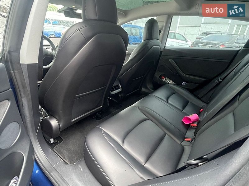Седан Tesla Model 3 2021 в Киеве
