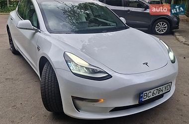 Седан Tesla Model 3 2018 в Львові