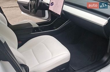 Седан Tesla Model 3 2018 в Львові