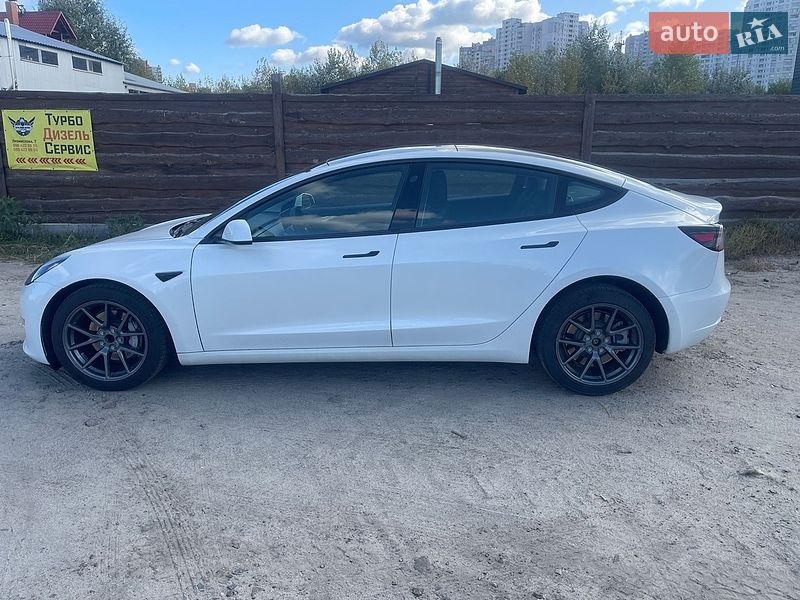 Седан Tesla Model 3 2021 в Трускавце