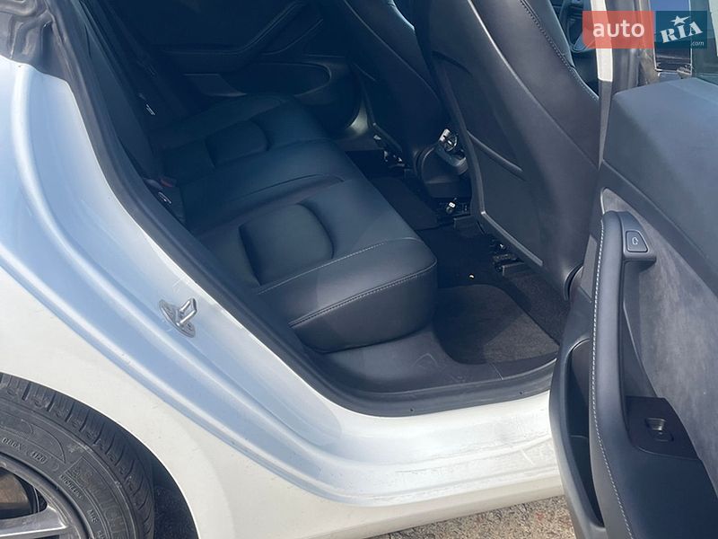 Седан Tesla Model 3 2021 в Трускавце