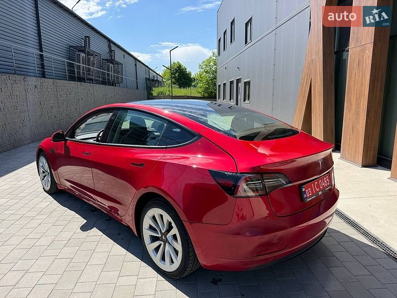 Седан Tesla Model 3 2022 в Луцке
