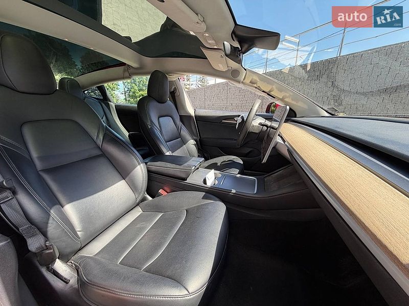 Седан Tesla Model 3 2022 в Луцке