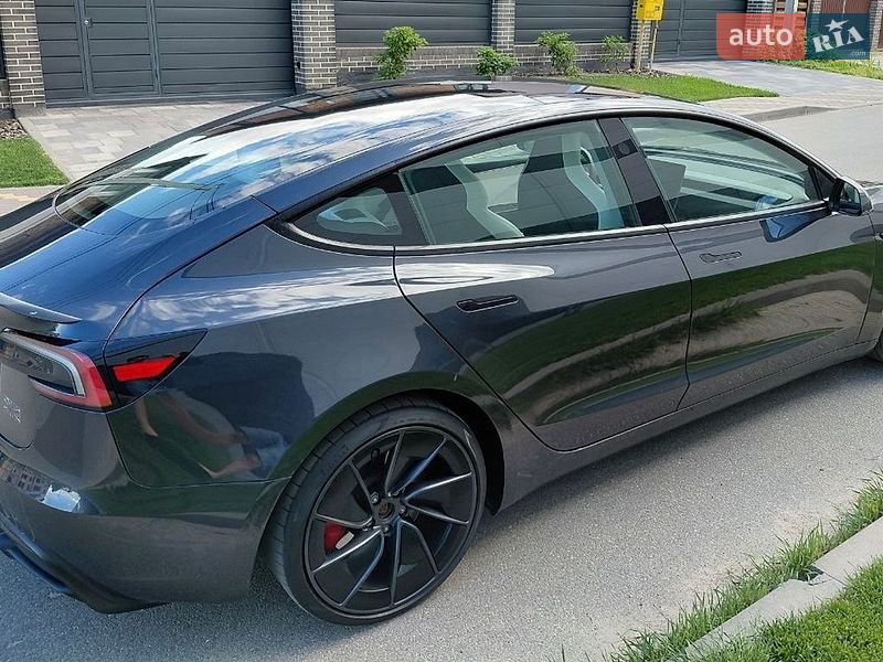 Седан Tesla Model 3 2024 в Києві