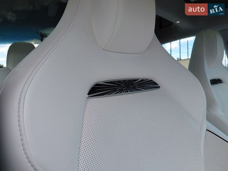 Седан Tesla Model 3 2024 в Києві
