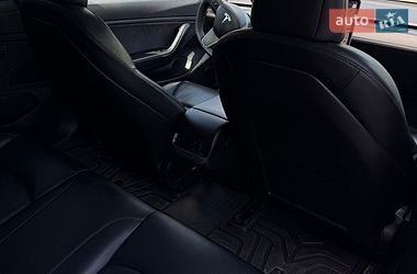 Седан Tesla Model 3 2019 в Львові