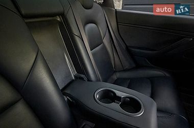 Седан Tesla Model 3 2019 в Львові