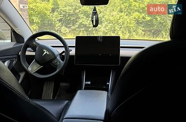 Седан Tesla Model 3 2019 в Львові