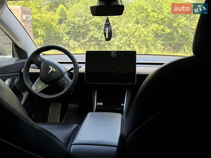Седан Tesla Model 3 2019 в Львові