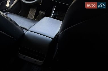 Седан Tesla Model 3 2019 в Львові