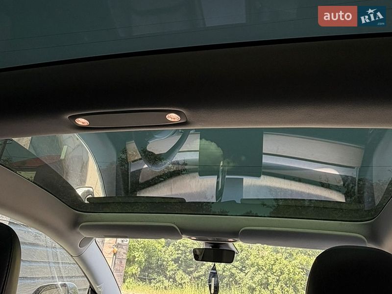 Седан Tesla Model 3 2019 в Львові