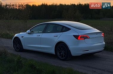 Седан Tesla Model 3 2022 в Днепре