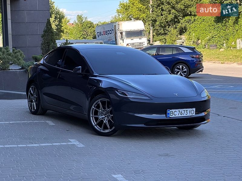 Седан Tesla Model 3 2024 в Львові