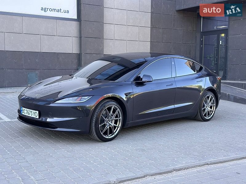 Седан Tesla Model 3 2024 в Львові