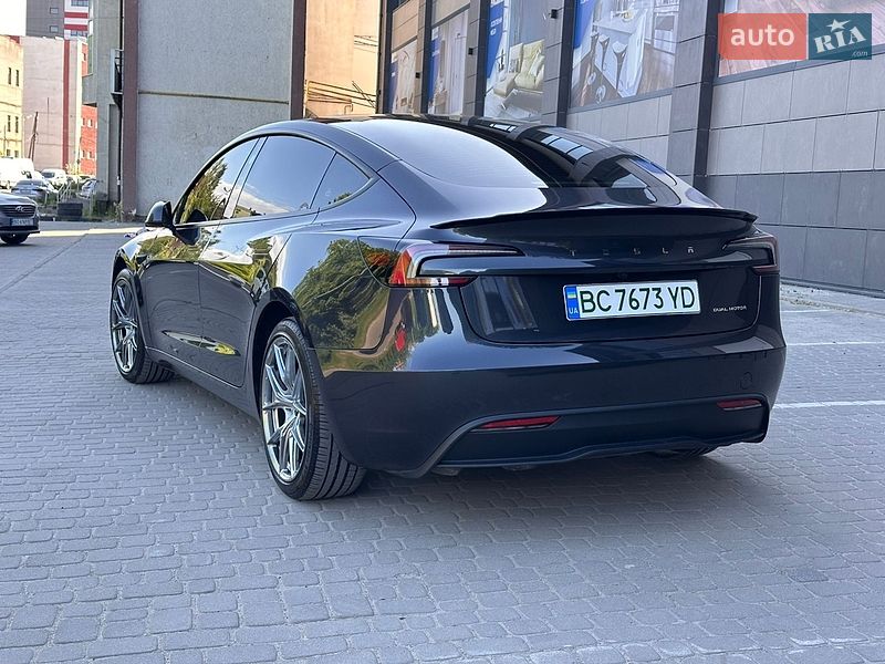 Седан Tesla Model 3 2024 в Львові